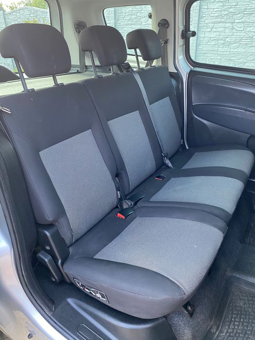 Fiat Doblo 2012 год,пассажир 7мест