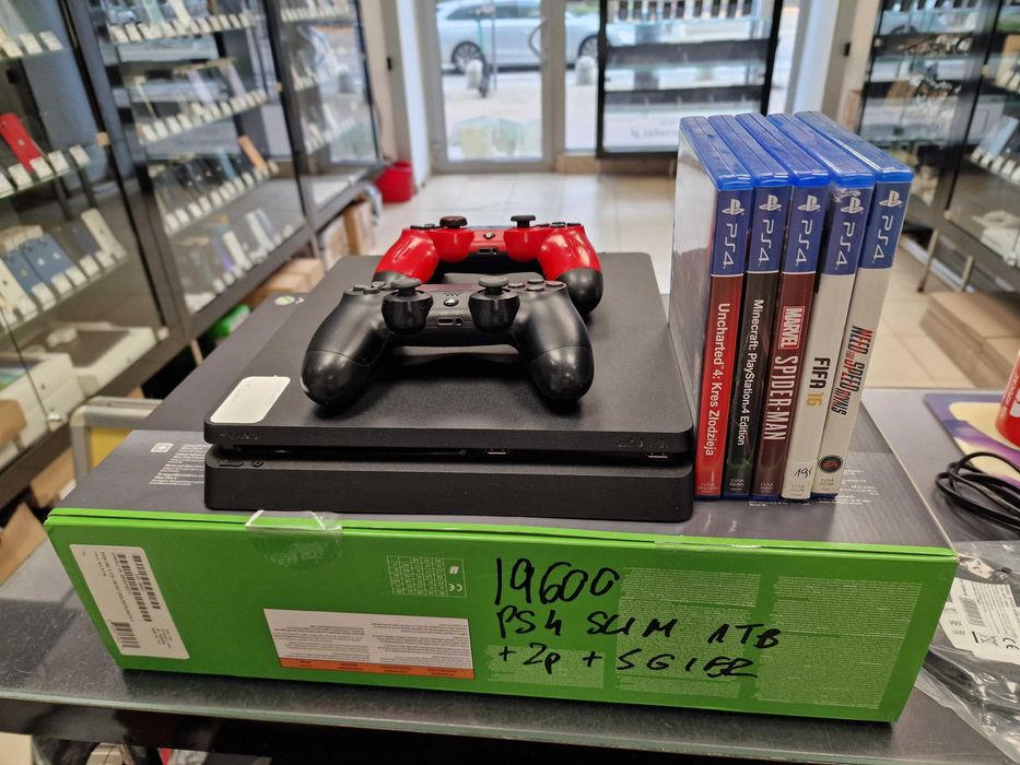 Playstation 4 Slim 1TB/ 2 pady/ 5 gier/ okablowanie/ Grade A-/PS4 Slim