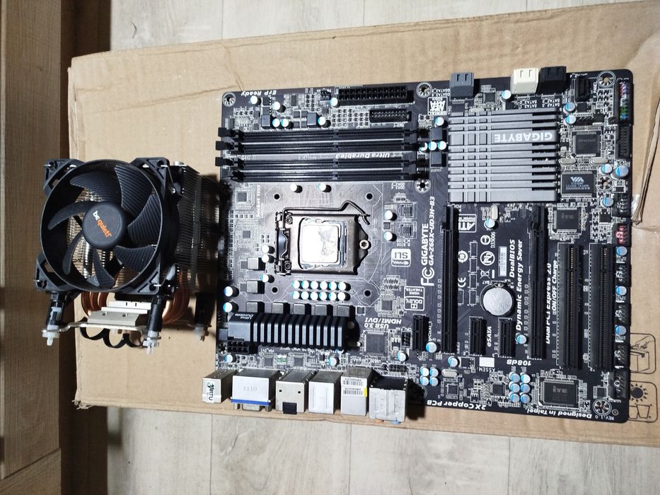 Материнка плата Intel 2400 та інша відеокатрта