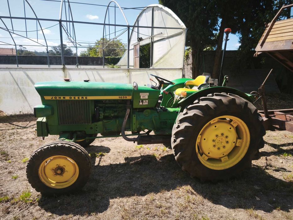 Tractor John Deere + atrelado+ charrua