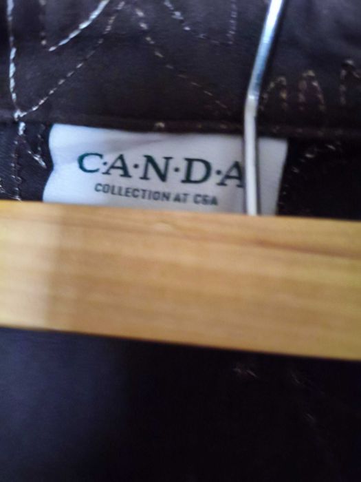 Camisa castanha com desenhos bordados a dourado, tam 50