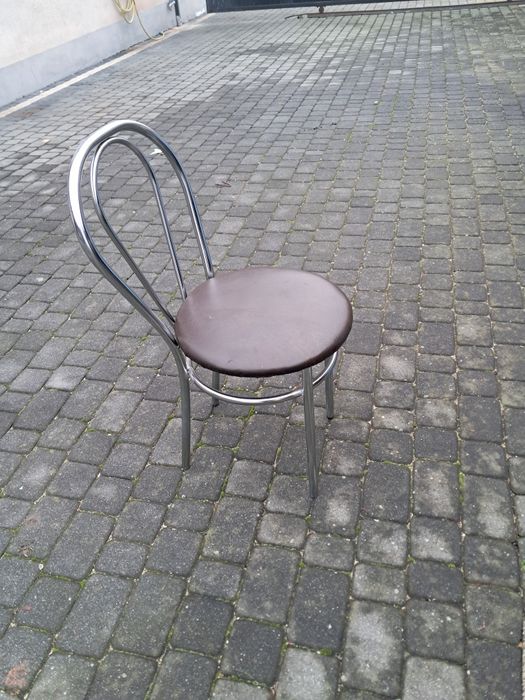 Krzesła tulipan.