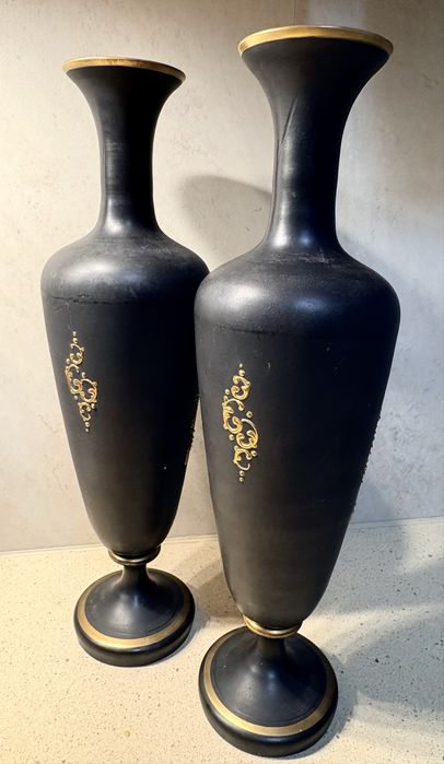 Par de grandes magníficas jarras-vidro opalino c. pinturas miniaturas