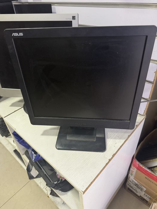 Мониторы в ассортименте