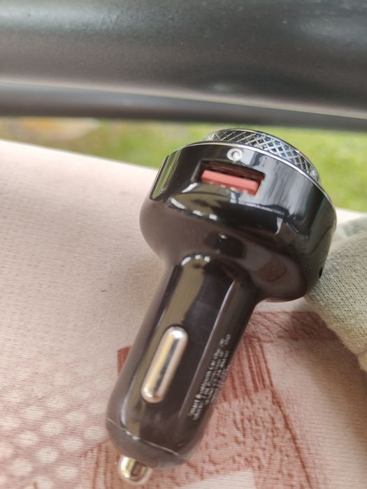 Transmiter bluetooth FM do auta
