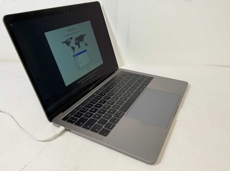 Macbook Pro 13" I7 16 RAM 256 SSD Touchbar64740936699395121