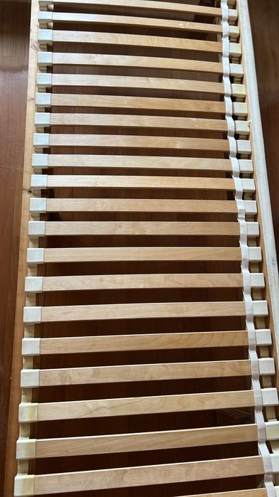 Cama casal 160m x 200m IKEA