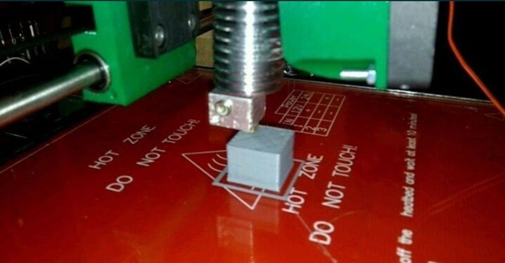 Plastikowe elementy z drukarki 3D