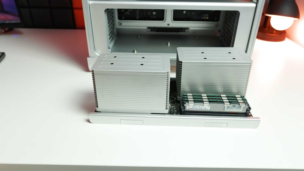 Apple Mac Pro 5.1 / 2x XEON / 12 RDZENI / 64 GB RAM /2 X SSD / R9 280X