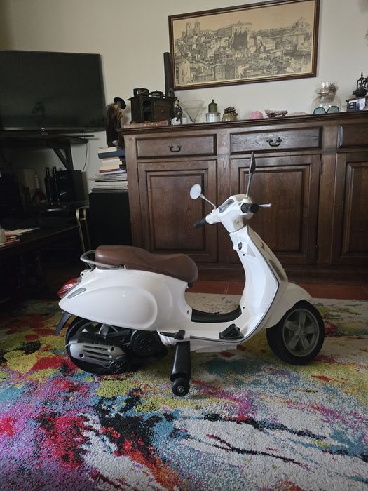 Mini Moto Elétrica Vespa Clássica - Com Carregador
