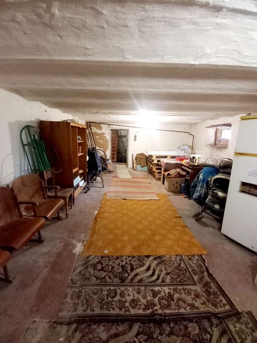 Продам 5-кімнатну квартиру 236.1 м² (2 квартири: 2к + 3к), 1 поверх, підвал