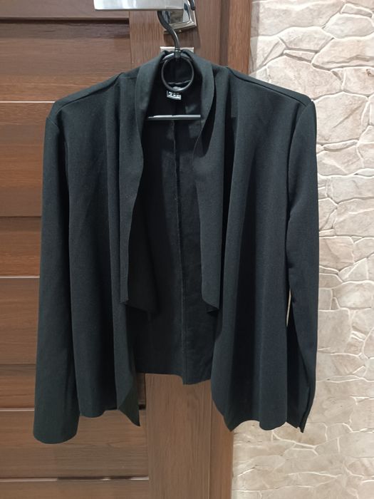 Asymetryczna narzutka czarna marynarka 38M nowa