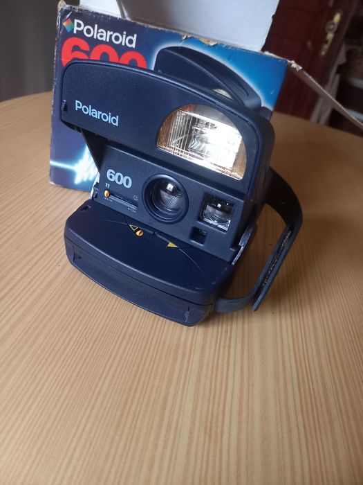Polaroid 600 Clássica - Testada e Pronta para Capturar Momentos!