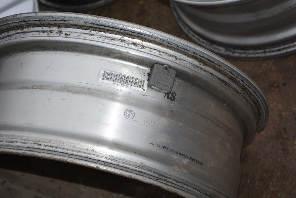 Infiniti FX37 felgi aluminiowe 20" 20x8J ET50 komplet