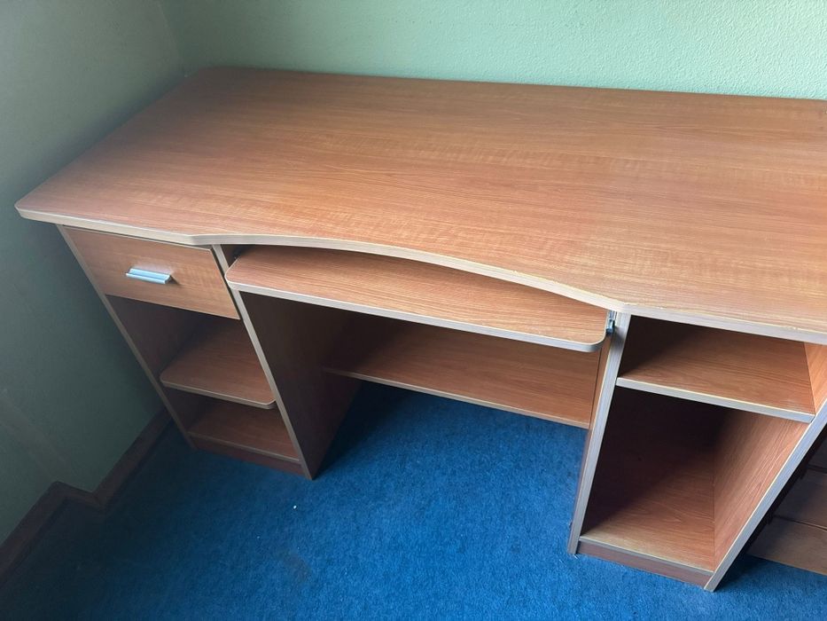 Secretária castanha