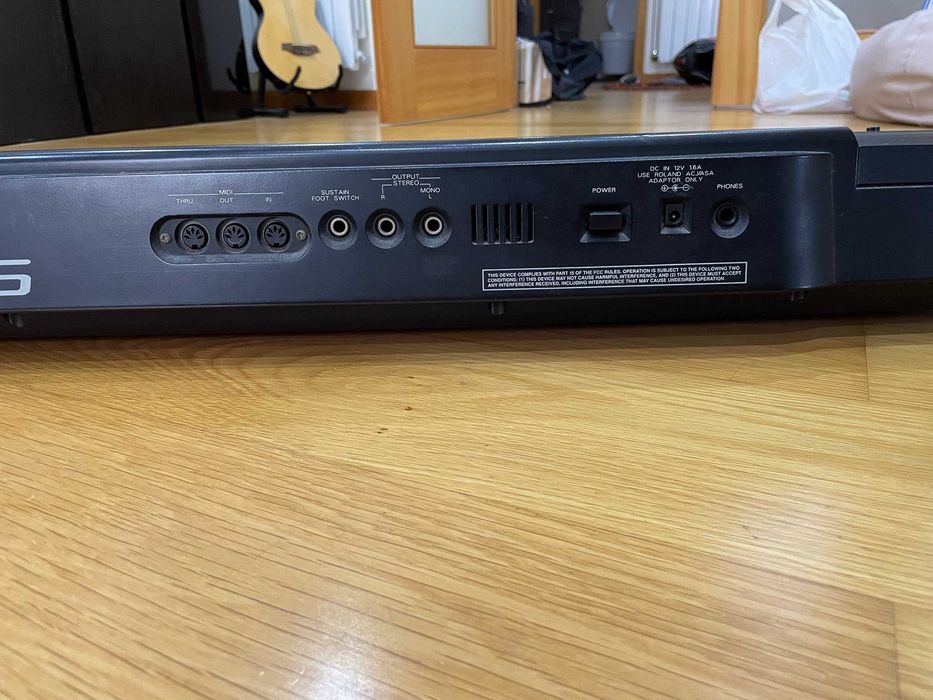 Roland E 66 com muitos ritmos