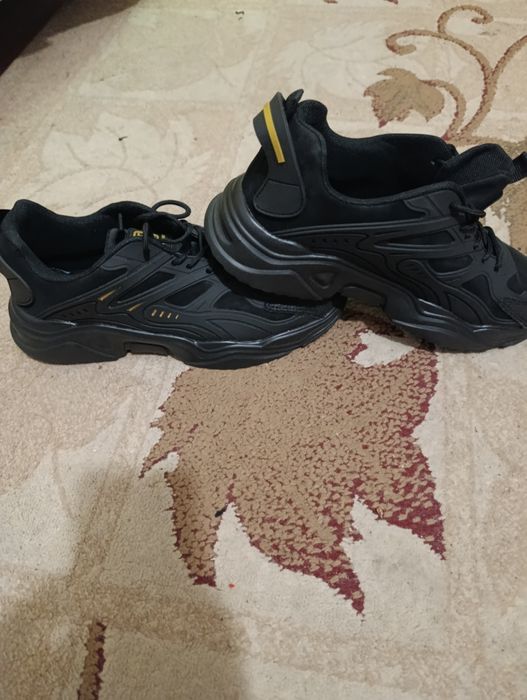 Чоловічі кросівки