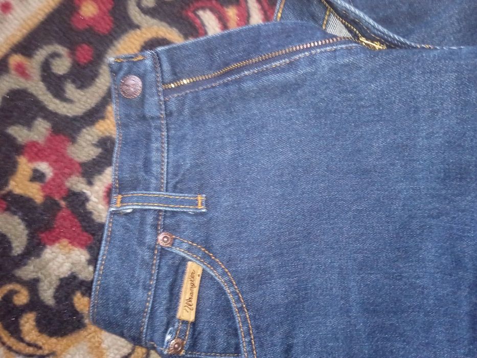 Spodnie  Wrangler obwód pasa 80 cm.