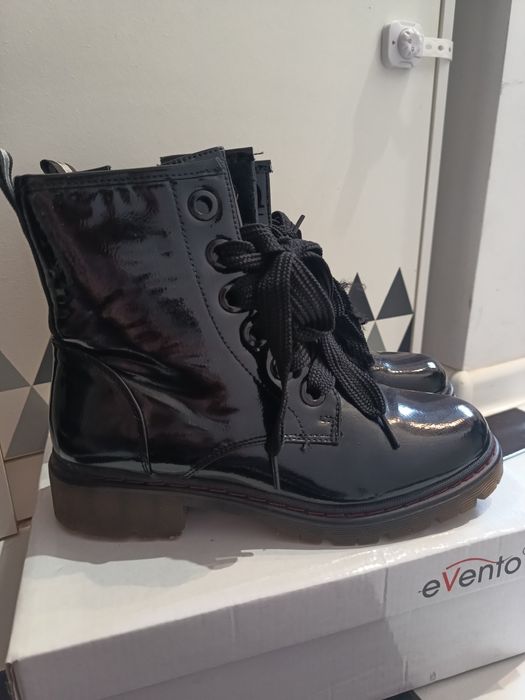 Botki czarne lakierowane