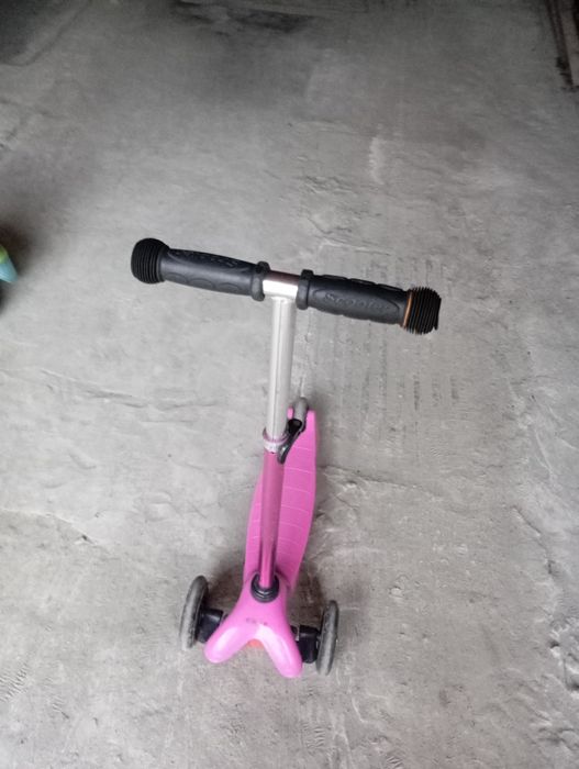 Продаю самокати і дитячий кошик( візочок).