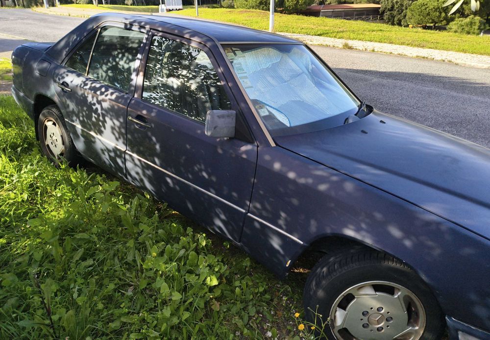 Mercedes 200D W124 para recuperar ou peças (motor, cx. automática)