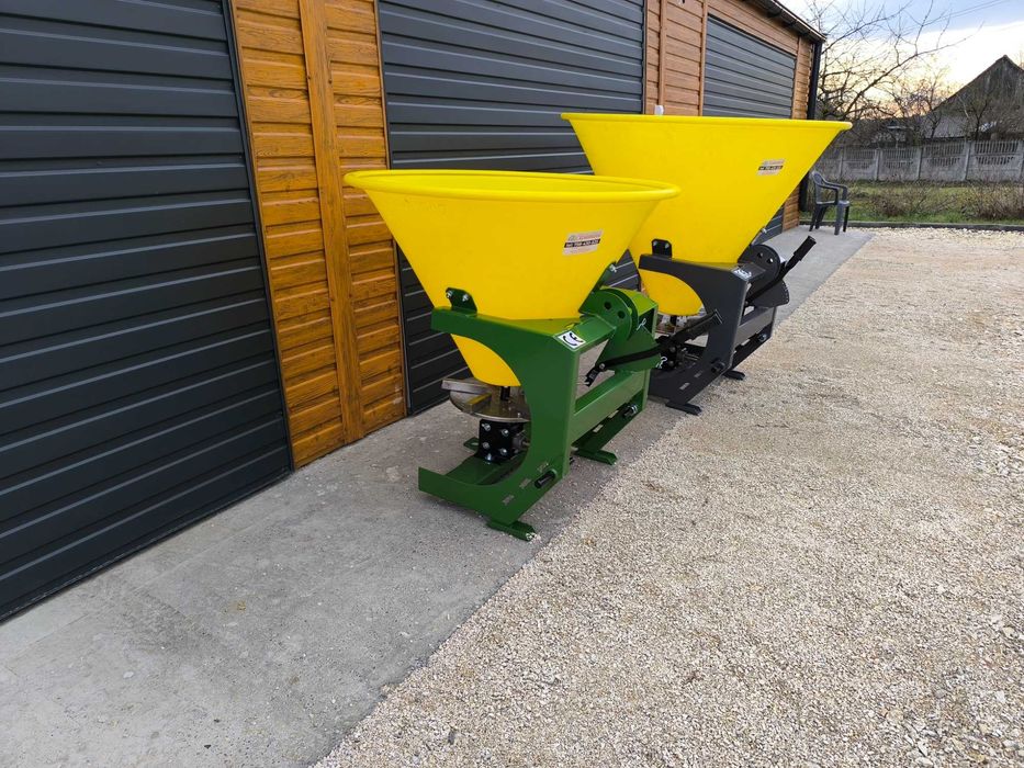 Rozsiewacz lejek nawozów tarczowy.