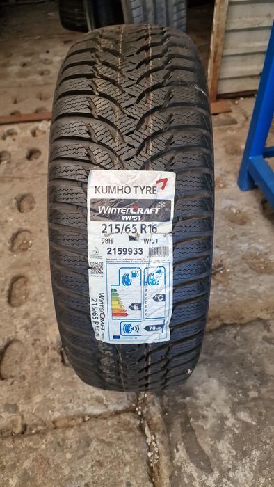 215/65r16 Kumho WinterCraft WP51 98H