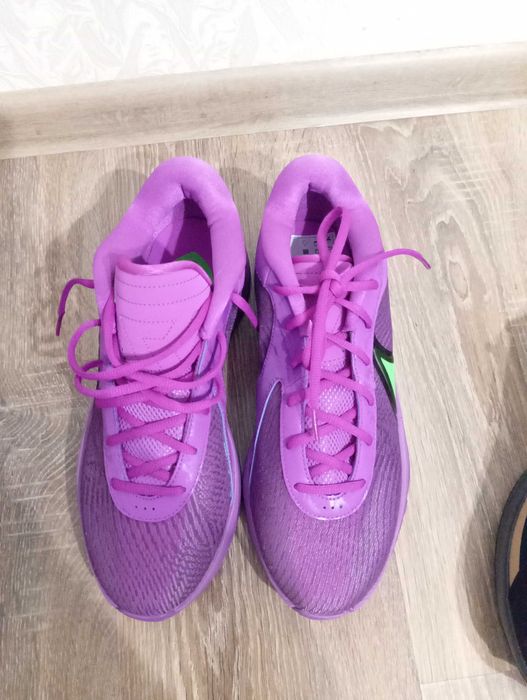 Продам кросівки нові