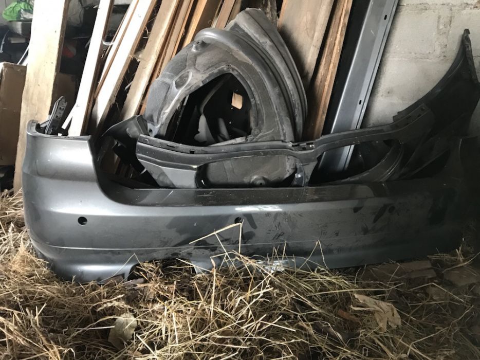 Para-choques frente e trás e embaladeiras originais BMW E61