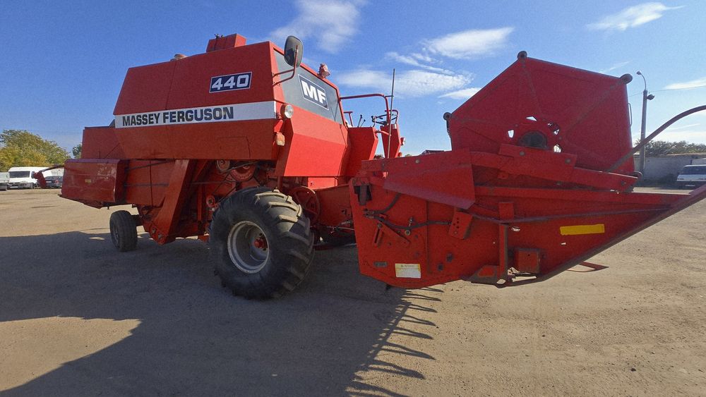 Комбайн massey Ferguson 440