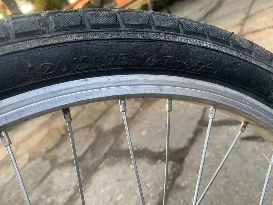 Rower dzieciecy z płomieniami