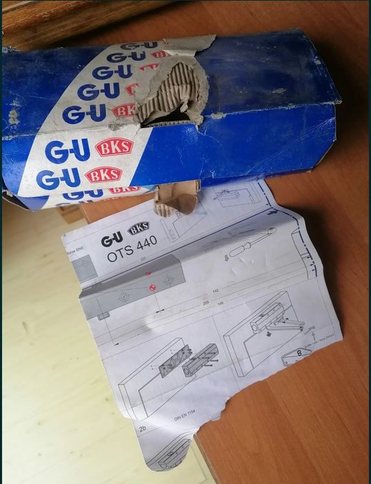 4 komplety samozamykaczy do drzwi G-U OTS 440