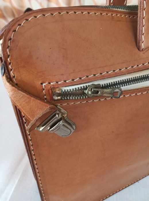 Mala de couro em bom estado