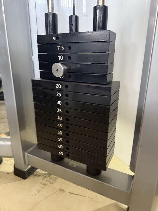 Máquina de bicep curl429594557526190083