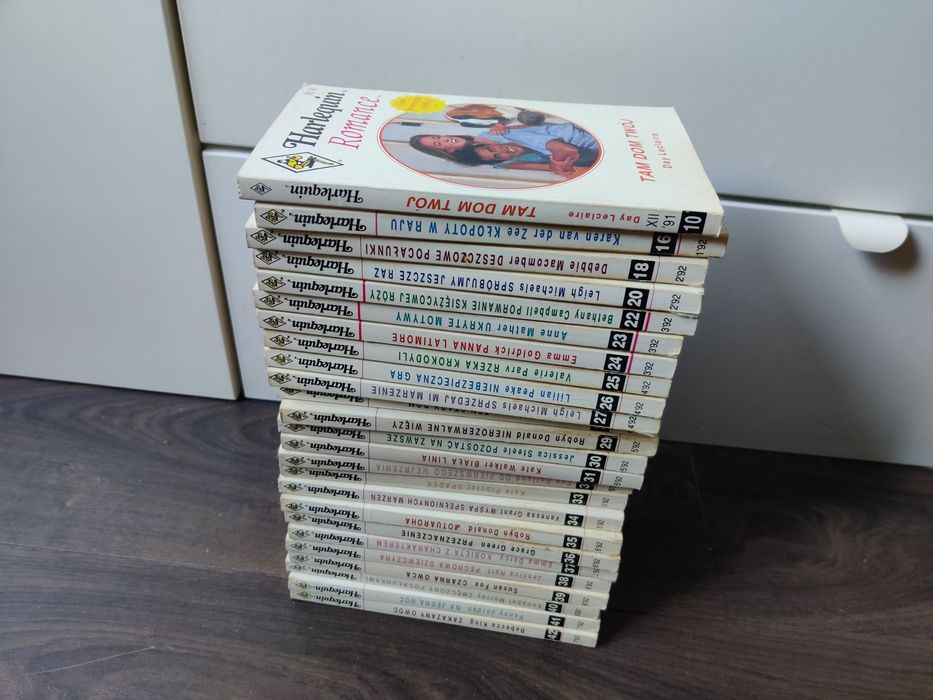 Książki Harlequin Romance 25 tomów z przedziału  10-42
