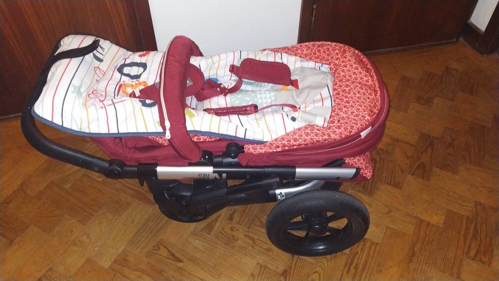 Carrinho de bebê todo o terreno marca Jane em muito bom estado!