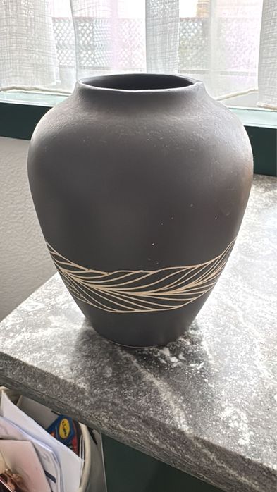 Peça de cerâmica decorativa artesanal