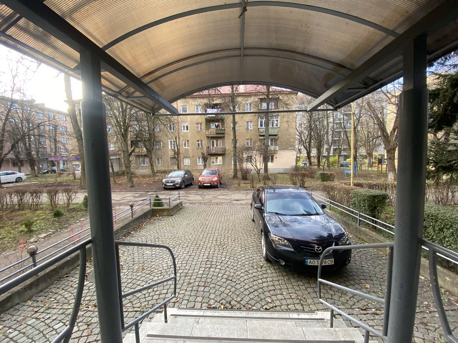 Оренда Комерційне приміщення в центрі на проспекті Свободи — 88 м²