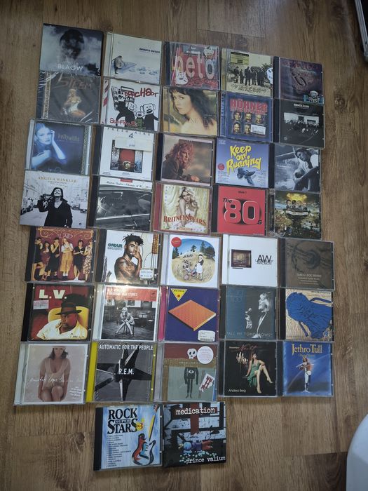 Walizka pelna płyt cd uzywane