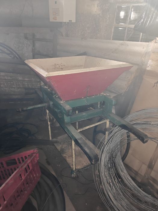 Esmagador/Ralador de uvas /vinho