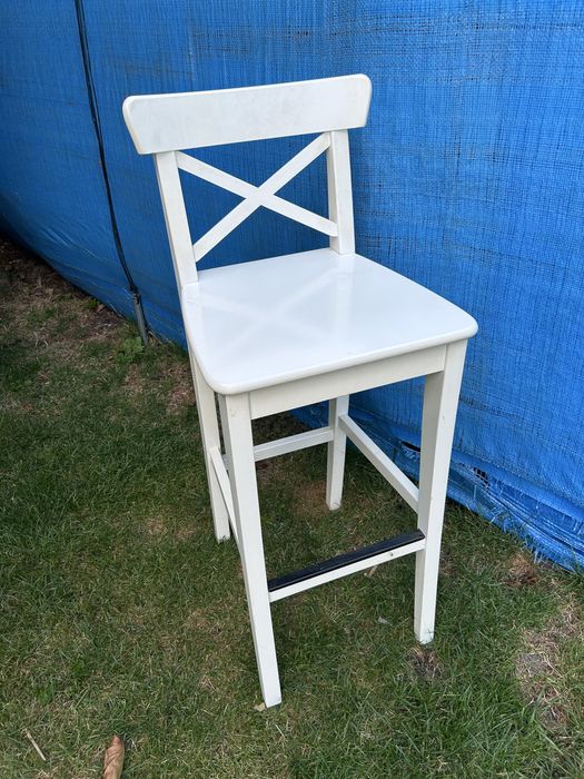 Biale wysokie krzeslo Ikea