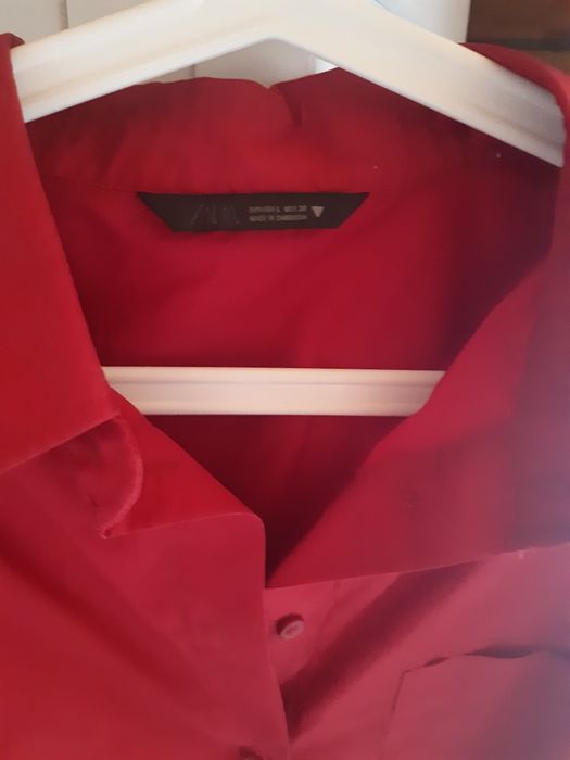 Czerwona koszula marki Zara L