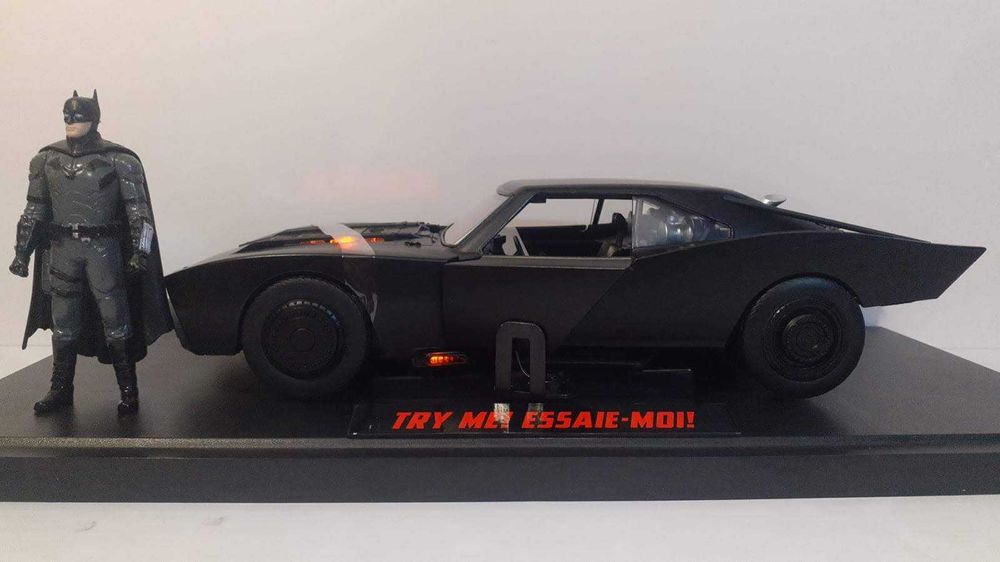 1/18 Batman Batmobile 2022 + figura -  Jada