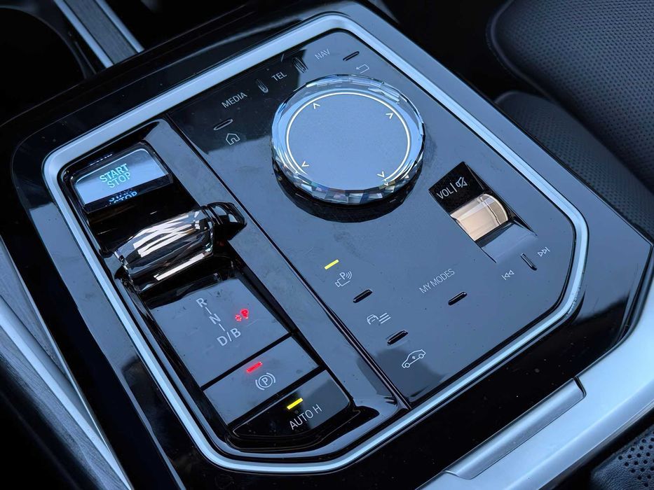 BMW i7      2023