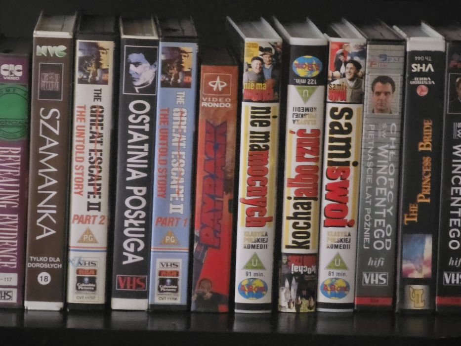 Sprzedam kasety VHS w tym dużo  filmów orginalnych