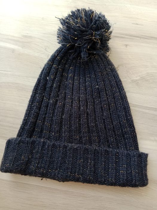 Granatowa czapka zimowa damska z pomponem top secret
