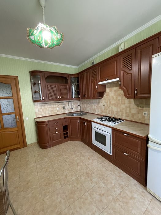 Оренда 1 кім кв. На поділлі. З двох-спальним ліжком. Вільно вже.