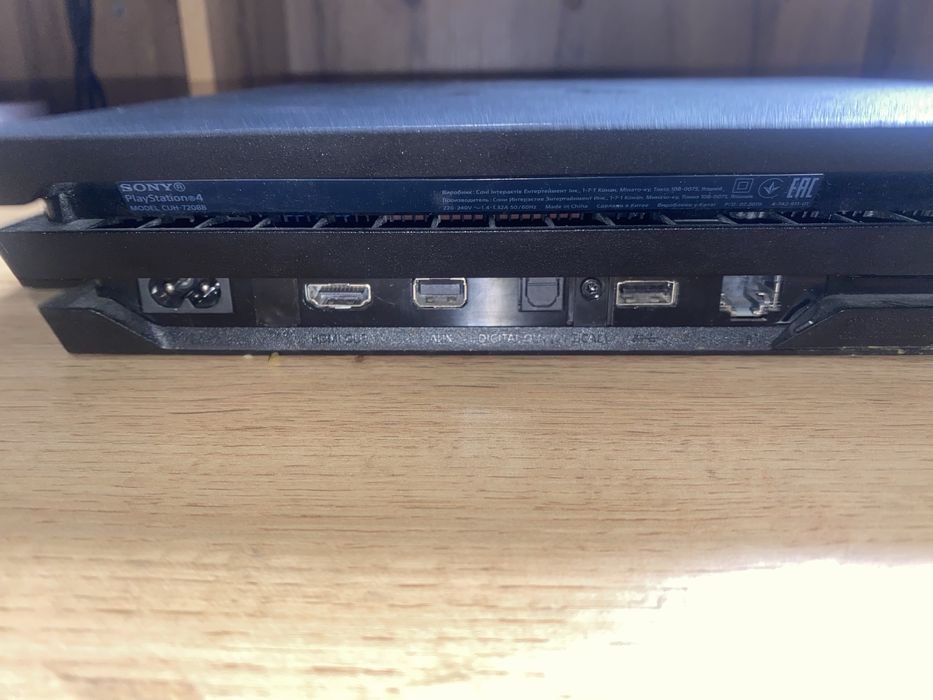 Sony PlayStation 4 + навушники