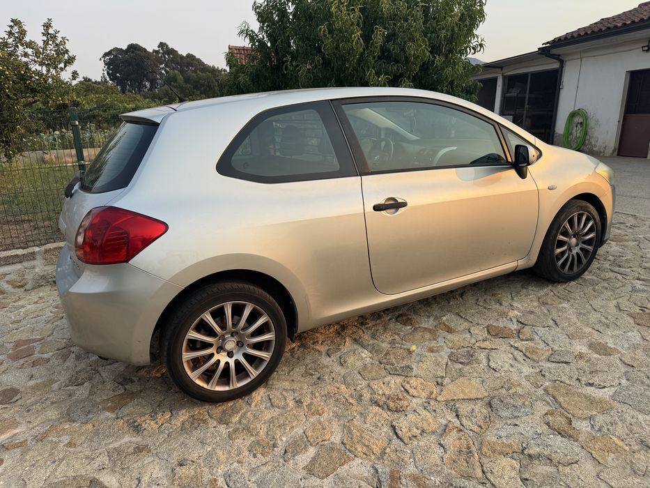 Toyota Auris 1.4 D-4D 90cv | 2009 | 221.000 km | Comercial
