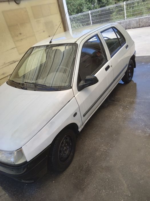 Renault clio 1100